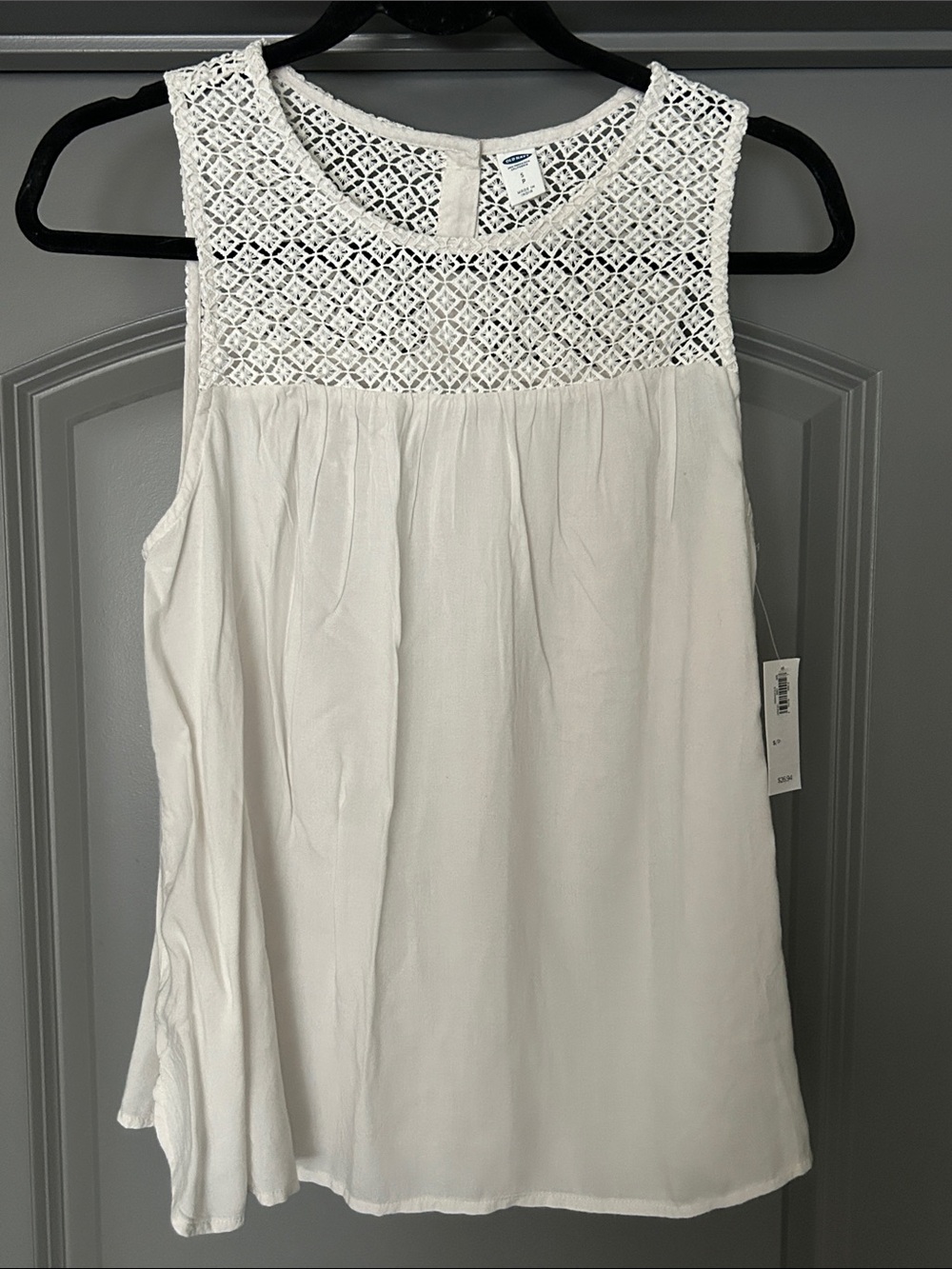 Old Navy White Crochet Yoke Sleeveless Camisole Top